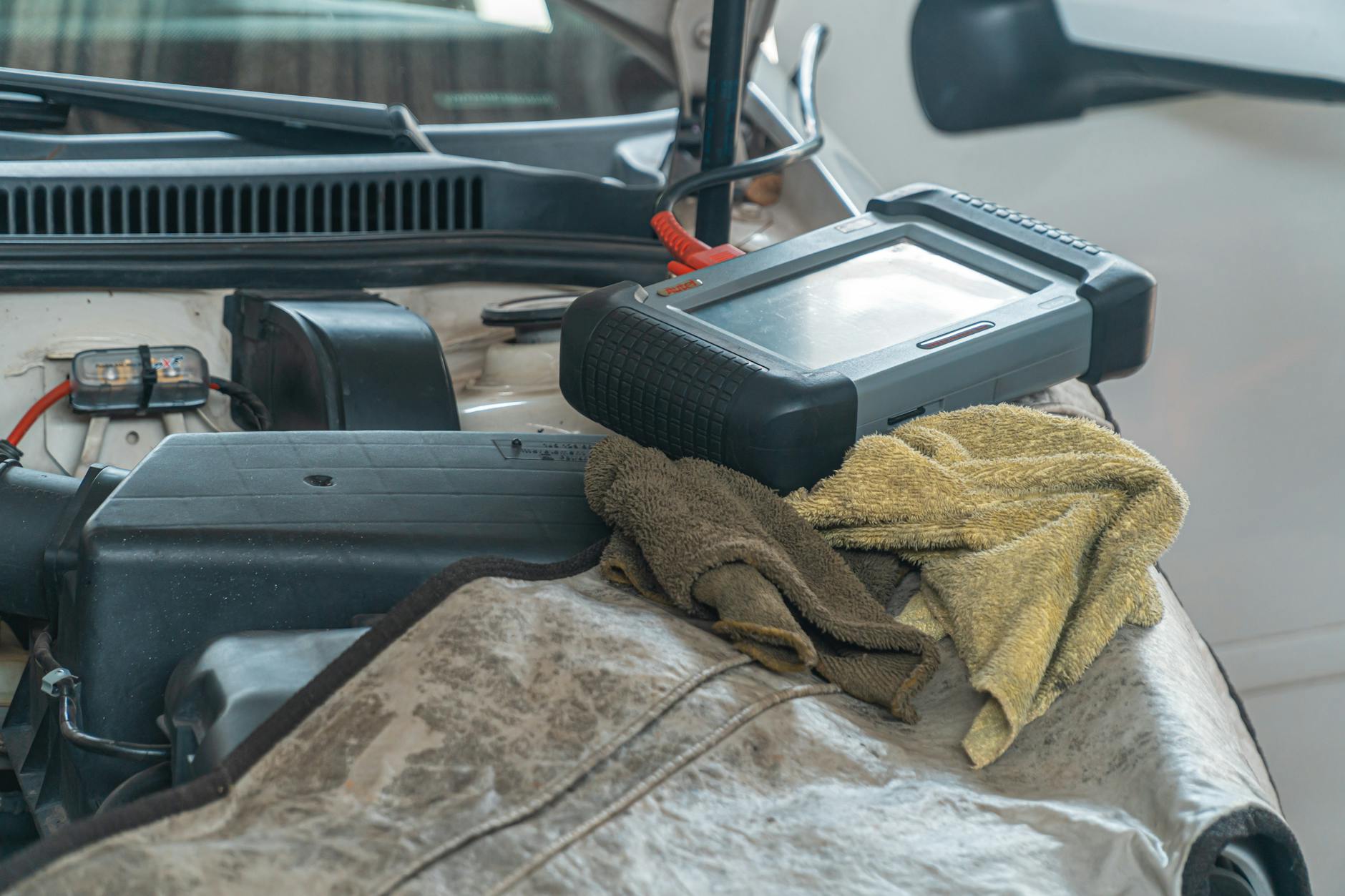 Diagnostyka silnika skanerem OBD w warsztacie samochodowym